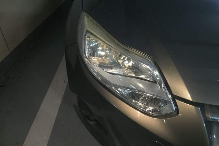 Used Ford Focus 2012 Sedan 1.6L Manual Comfort Model Right Front Headlight