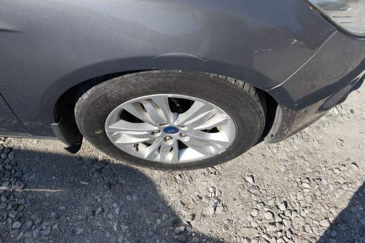 Used Ford Focus 2012 Sedan 1.6L Automatic Comfort Model Right Front Wheel Hub