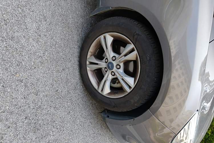 Used Ford Focus 2012 Sedan 1.6L Automatic Fashion Edition Right Front Wheel Hub
