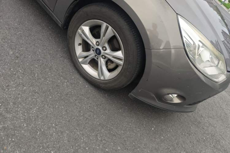 Used Ford Focus 2012 Sedan 1.6L Manual Fashion Edition Right Front Wheel Hub