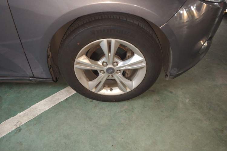 Used Ford Focus 2012 Sedan 1.6L Automatic Fashion Edition Right Front Wheel Hub