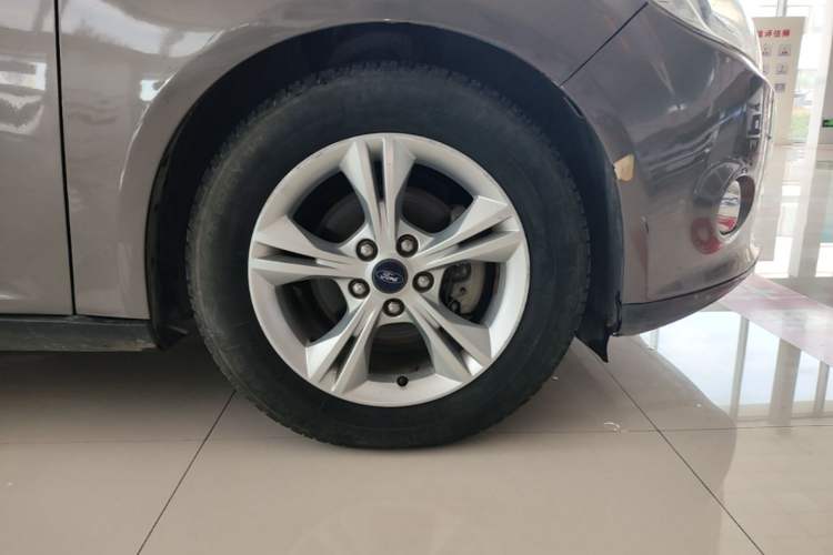 Used Ford Focus 2012 Sedan 1.6L Automatic Fashion Edition Right Front Wheel Hub