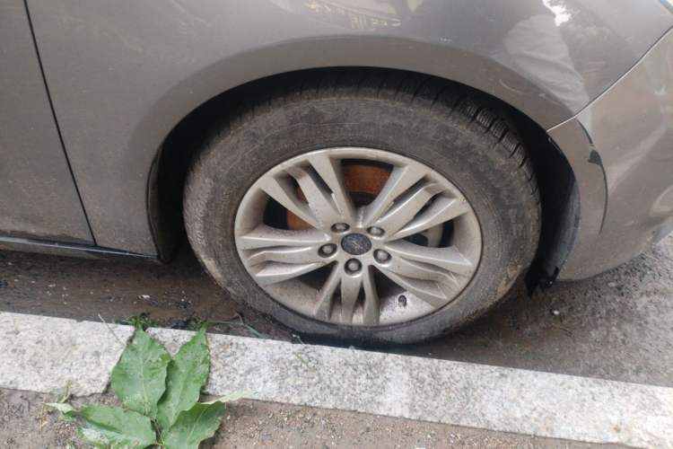 Used Ford Focus 2012 Sedan 1.6L Automatic Comfort Model Right Front Wheel Hub