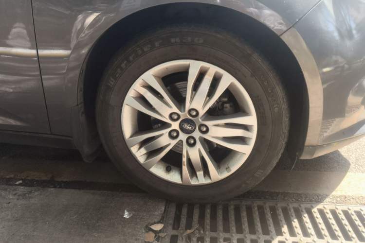 Used Ford Focus 2012 Sedan 1.6L Automatic Comfort Model Right Front Wheel Hub