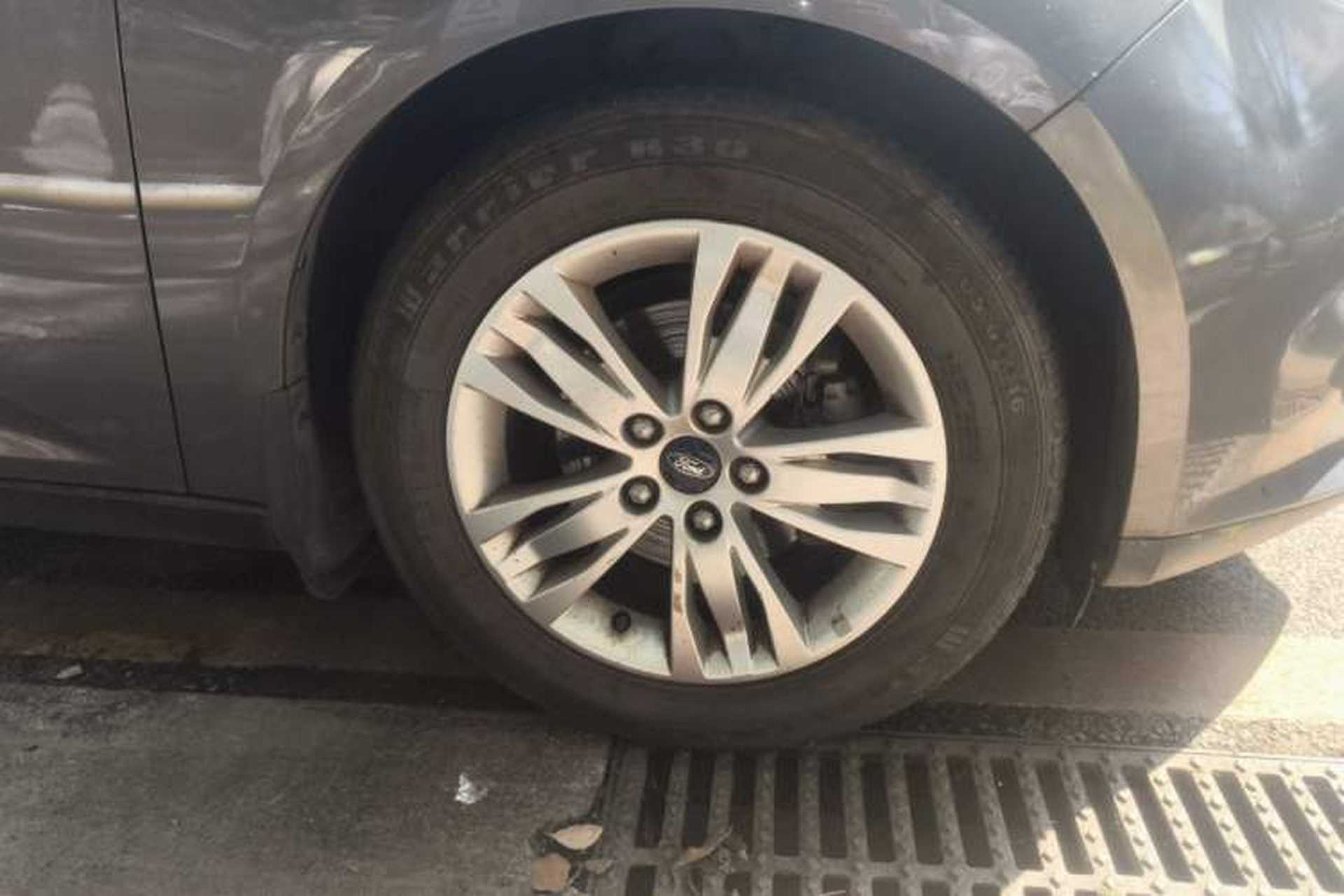 Used Ford Focus 2012 Sedan 1.6L Automatic Comfort Model Right Front Wheel Hub
