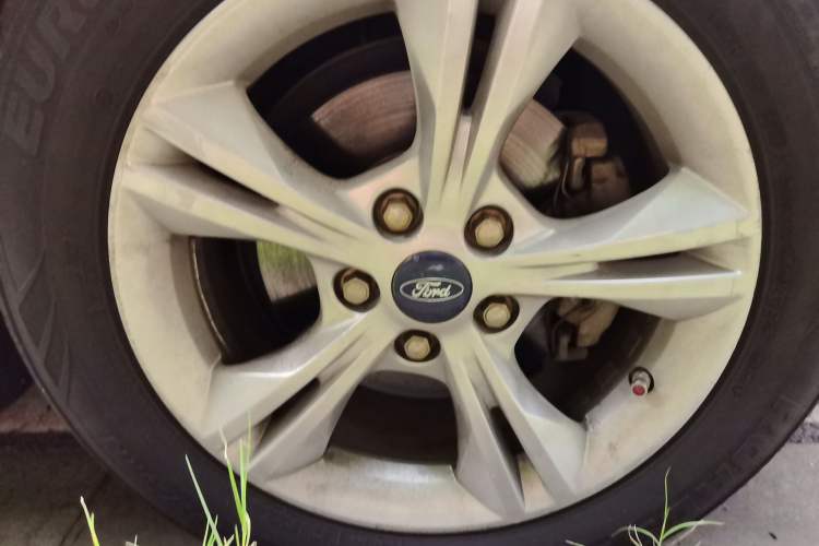 Used Ford Focus 2012 Sedan 1.6L Manual Fashion Edition Right Front Wheel Hub