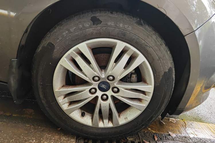 Used Ford Focus 2012 Sedan 1.6L Automatic Comfort Model Right Front Wheel Hub
