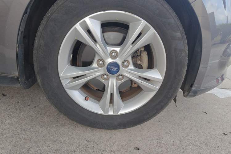 Used Ford Focus 2012 Sedan 1.6L Automatic Fashion Edition Right Front Wheel Hub