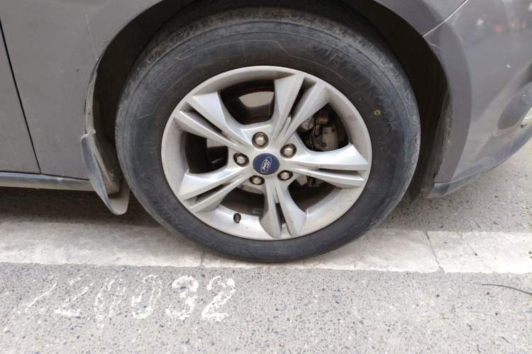 Used Ford Focus 2012 Sedan 1.6L Automatic Fashion Edition Right Front Wheel Hub