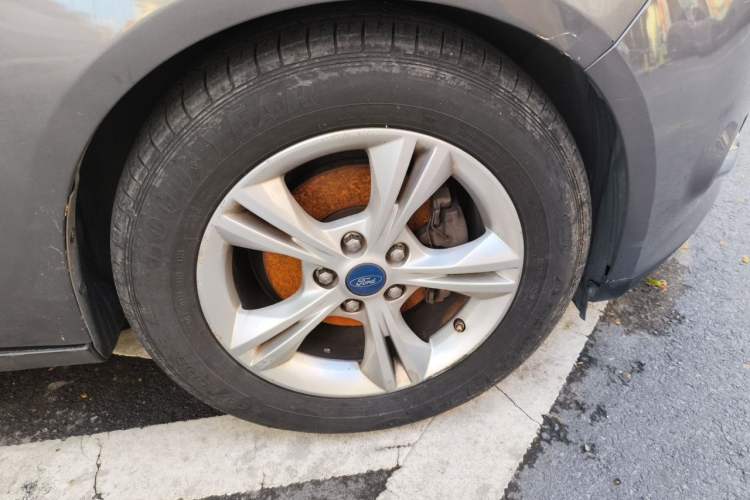 Used Ford Focus 2012 Sedan 1.6L Automatic Fashion Edition Right Front Wheel Hub