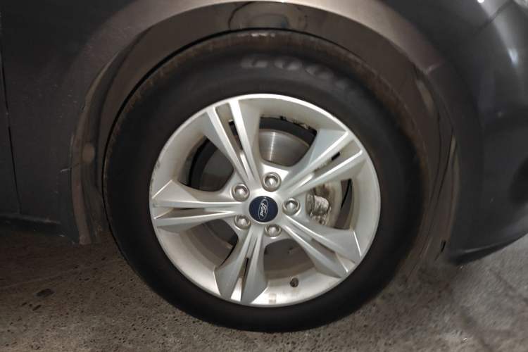 Used Ford Focus 2012 Sedan 1.6L Automatic Fashion Edition Right Front Wheel Hub