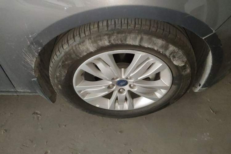 Used Ford Focus 2012 Sedan 1.6L Automatic Comfort Model Right Front Wheel Hub