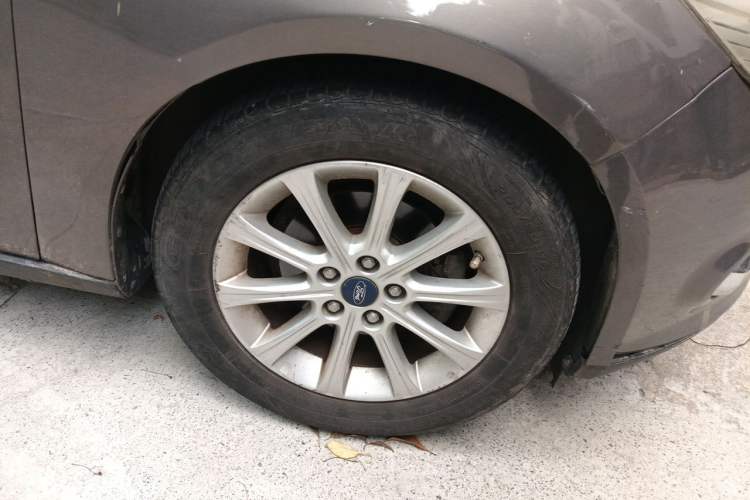 Used Ford Focus 2012 Sedan 2.0L Automatic Flagship Model Right Front Wheel Hub