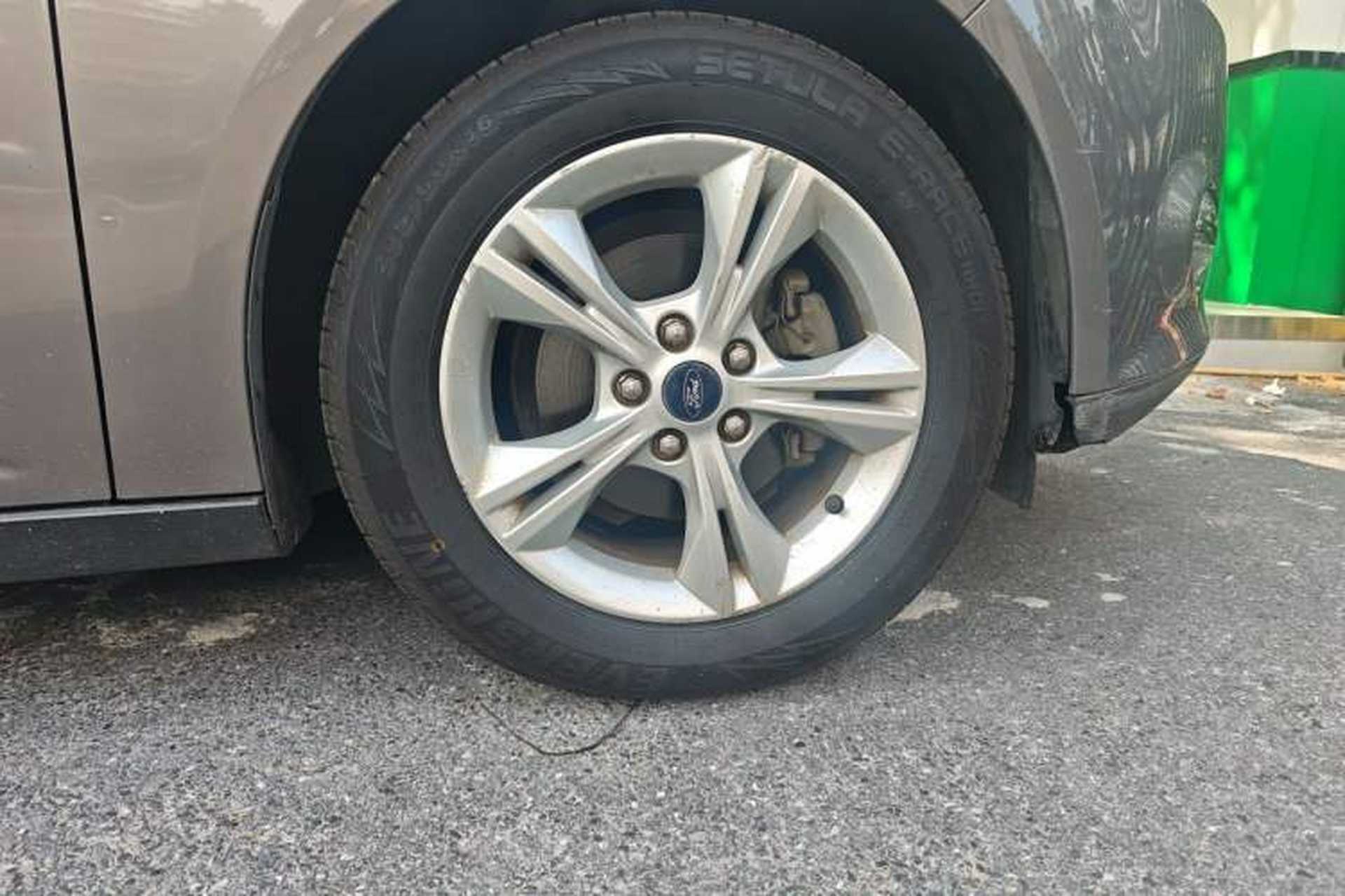 Used Ford Focus 2012 Sedan 1.6L Automatic Fashion Edition Right Front Wheel Hub