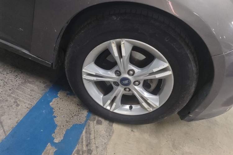 Used Ford Focus 2012 Sedan 1.6L Automatic Fashion Edition Right Front Wheel Hub