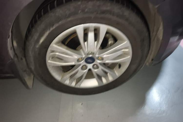 Used Ford Focus 2012 Sedan 1.6L Manual Comfort Model Right Front Wheel Hub