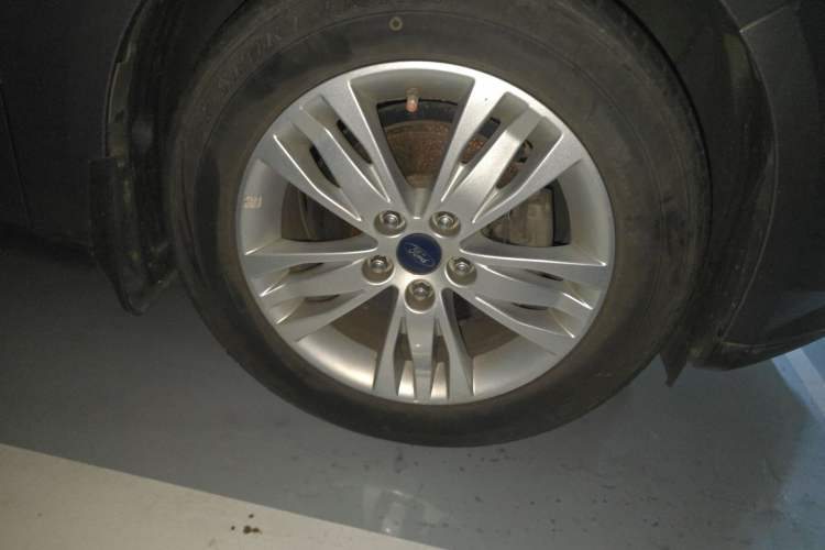 Used Ford Focus 2012 Sedan 1.6L Manual Comfort Model Right Front Wheel Hub