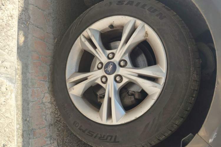 Used Ford Focus 2012 Sedan 1.6L Automatic Fashion Edition Right Front Wheel Hub
