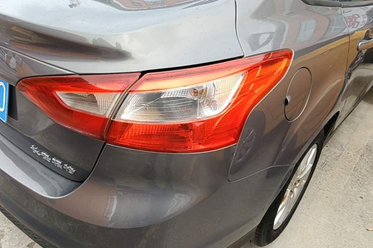 Used Ford Focus 2012 Sedan 1.6L Automatic Comfort Model Right Rear Taillight