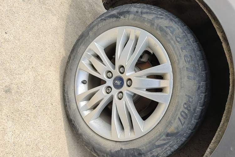 Used Ford Focus 2012 Sedan 1.6L Automatic Comfort Model Right Rear Wheel Hub