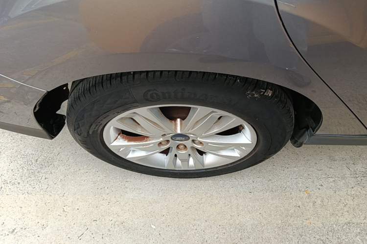 Used Ford Focus 2012 Sedan 1.6L Automatic Comfort Model Right Rear Wheel Hub