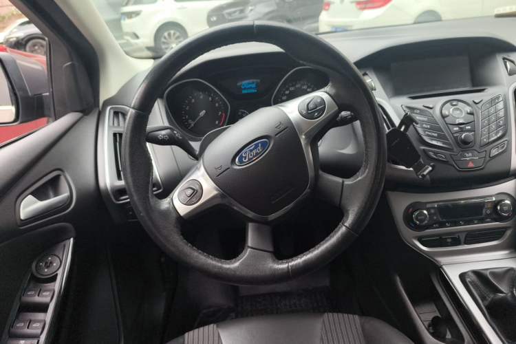 Used Ford Focus 2012 Sedan 1.6L Manual Fashion Edition Steering Wheel