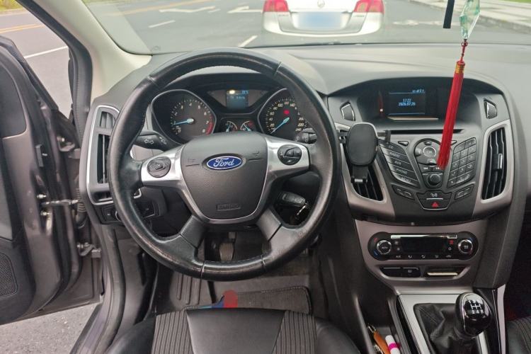 Used Ford Focus 2012 Sedan 1.6L Manual Fashion Edition Steering Wheel
