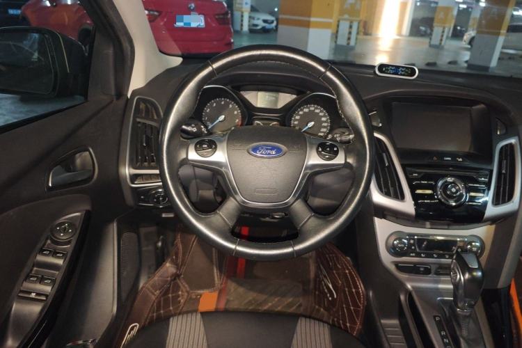 Used Ford Focus 2012 Sedan 1.6L Automatic Fashion Edition Steering Wheel