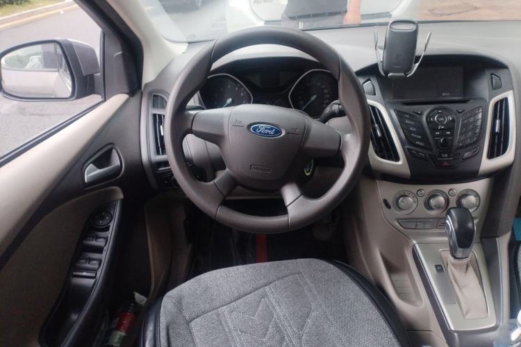 Used Ford Focus 2012 Sedan 1.6L Automatic Comfort Model Steering Wheel