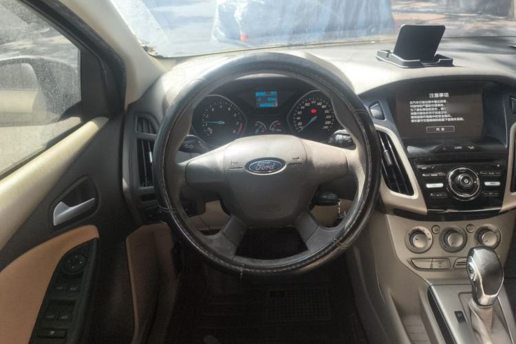 Used Ford Focus 2012 Sedan 1.6L Automatic Comfort Model Steering Wheel