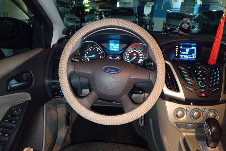 Used Ford Focus 2012 Sedan 1.6L Automatic Comfort Model Steering Wheel