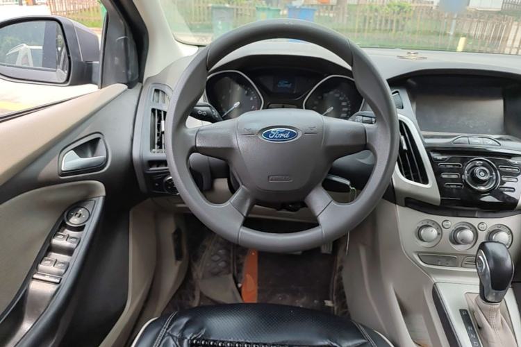 Used Ford Focus 2012 Sedan 1.6L Automatic Comfort Model Steering Wheel