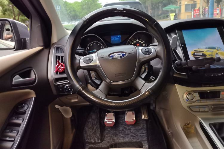 Used Ford Focus 2012 Sedan 1.6L Manual Fashion Edition Steering Wheel