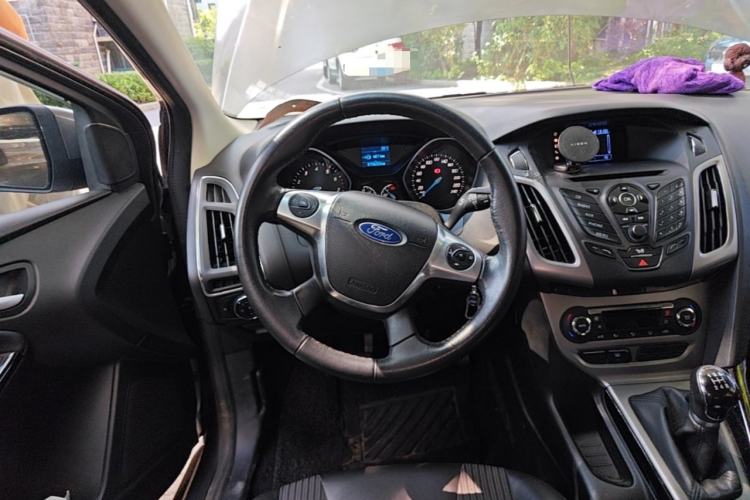 Used Ford Focus 2012 Sedan 1.6L Manual Fashion Edition Steering Wheel