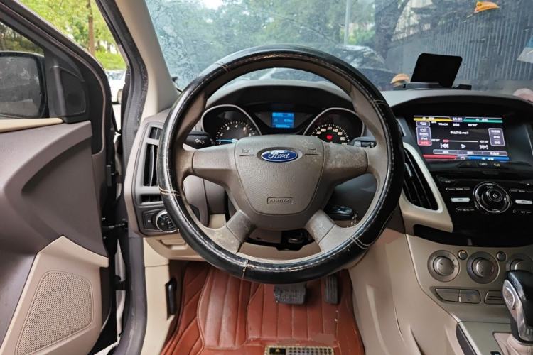 Used Ford Focus 2012 Sedan 1.6L Automatic Comfort Model Steering Wheel