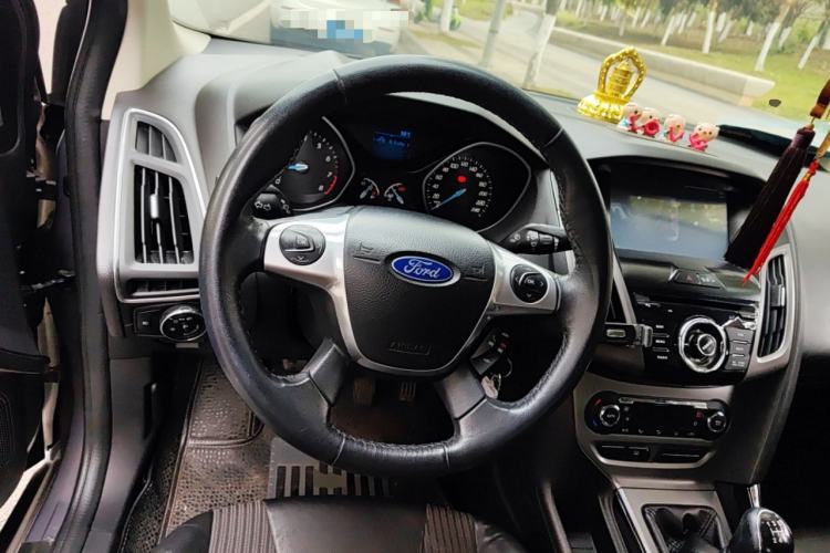 Used Ford Focus 2012 Sedan 1.6L Manual Fashion Edition Steering Wheel