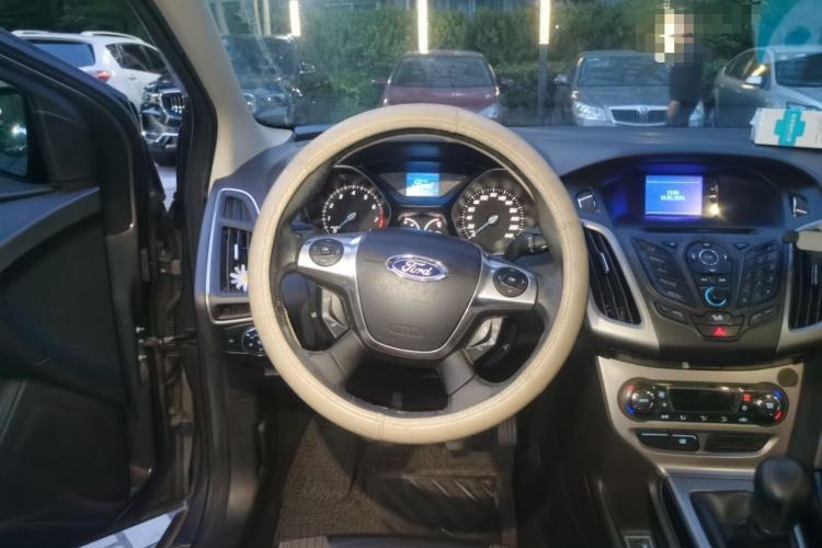 Used Ford Focus 2012 Sedan 1.6L Manual Fashion Edition Steering Wheel