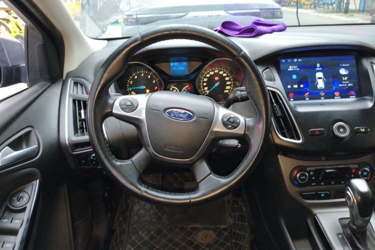 Used Ford Focus 2012 Sedan 1.6L Automatic Fashion Edition Steering Wheel
