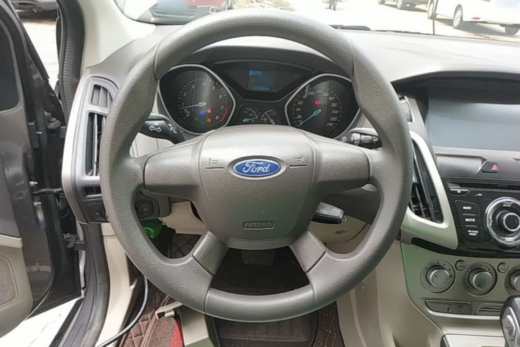Used Ford Focus 2012 Sedan 1.6L Automatic Comfort Model Steering Wheel