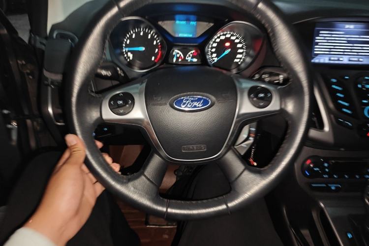 Used Ford Focus 2012 Sedan 1.6L Automatic Fashion Edition Steering Wheel