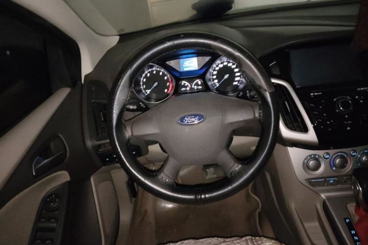 Used Ford Focus 2012 Sedan 1.6L Automatic Comfort Model Steering Wheel