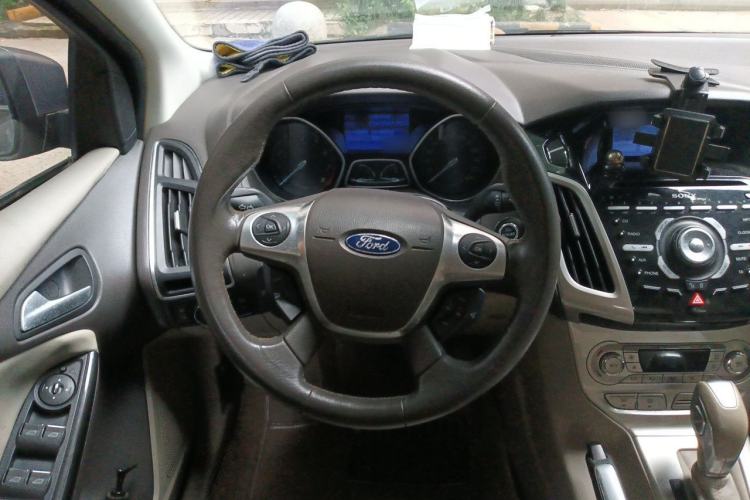 Used Ford Focus 2012 Sedan 2.0L Automatic Flagship Model Steering Wheel