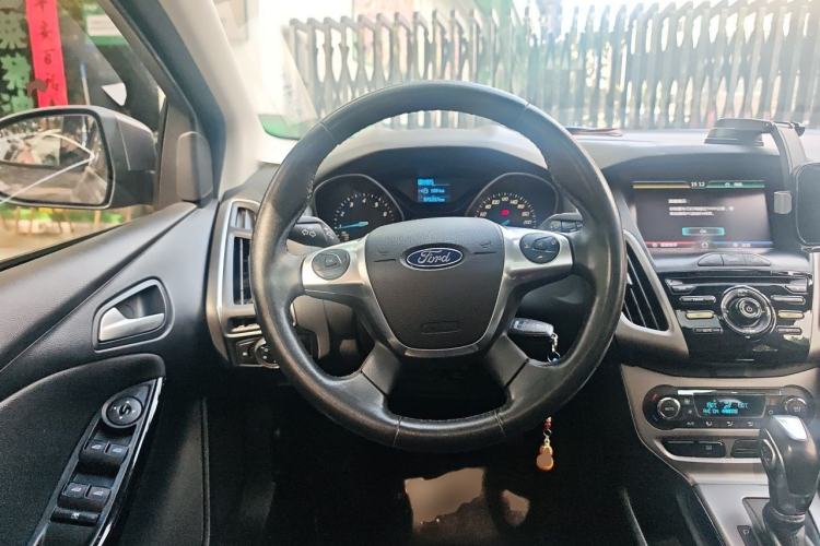 Used Ford Focus 2012 Sedan 1.6L Automatic Fashion Edition Steering Wheel