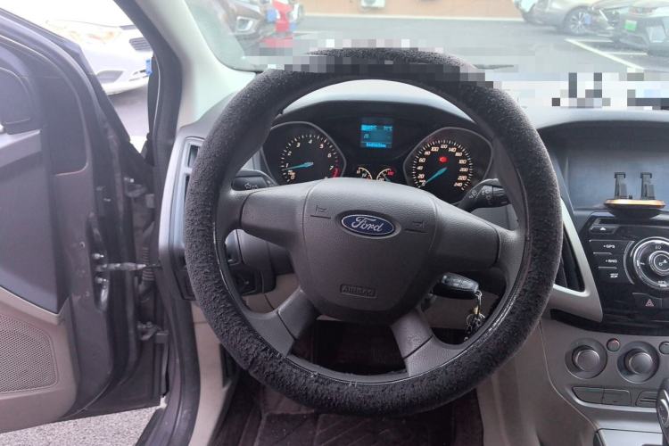 Used Ford Focus 2012 Sedan 1.6L Automatic Comfort Model Steering Wheel