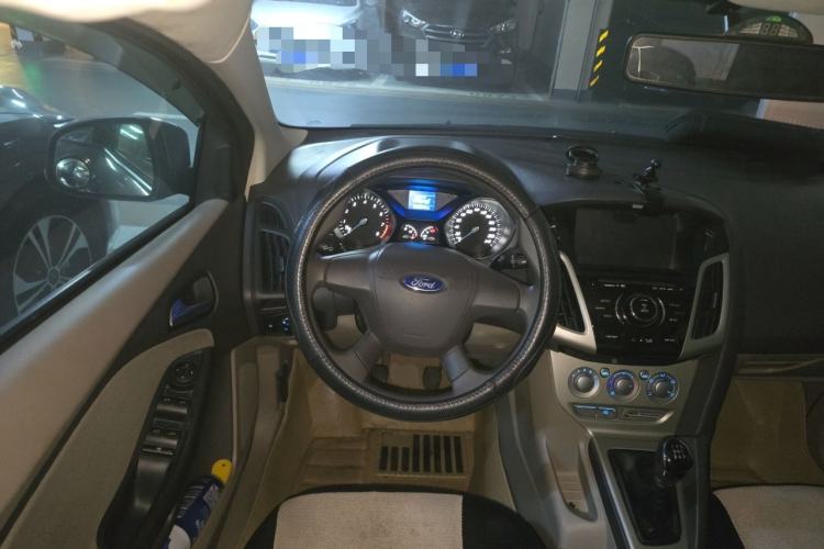 Used Ford Focus 2012 Sedan 1.6L Manual Comfort Model Steering Wheel