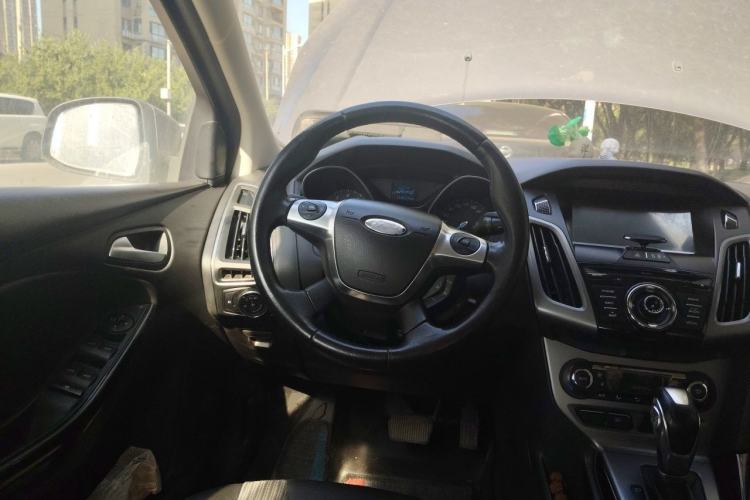 Used Ford Focus 2012 Sedan 1.6L Automatic Fashion Edition Steering Wheel