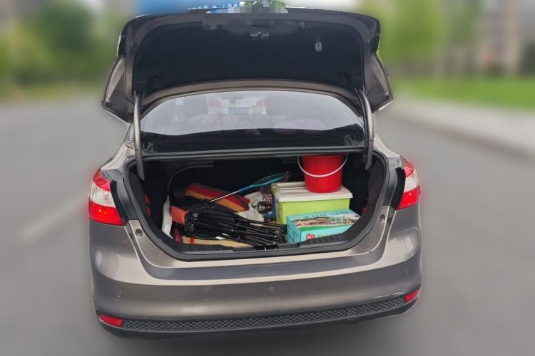 Used Ford Focus 2012 Sedan 1.6L Manual Fashion Edition Trunk