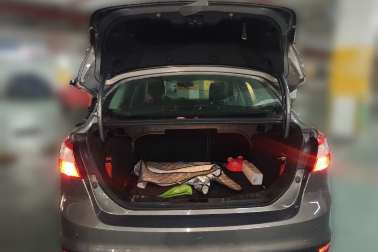 Used Ford Focus 2012 Sedan 1.6L Automatic Fashion Edition Trunk