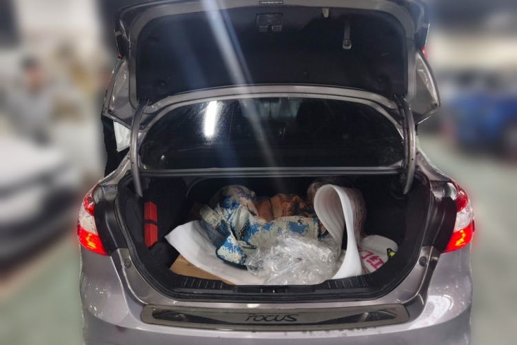Used Ford Focus 2012 Sedan 1.6L Manual Comfort Model Trunk