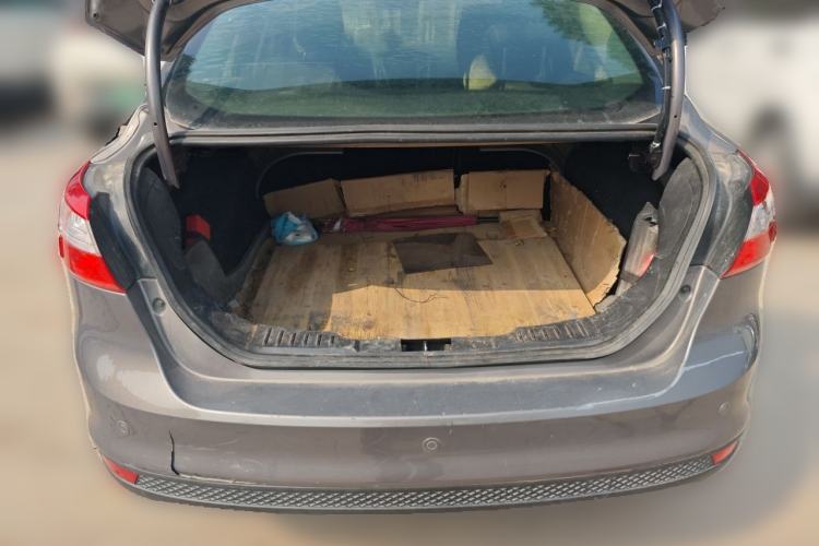 Used Ford Focus 2012 Sedan 1.6L Automatic Fashion Edition Trunk